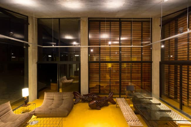 Cerrado House - Yellow Living Room