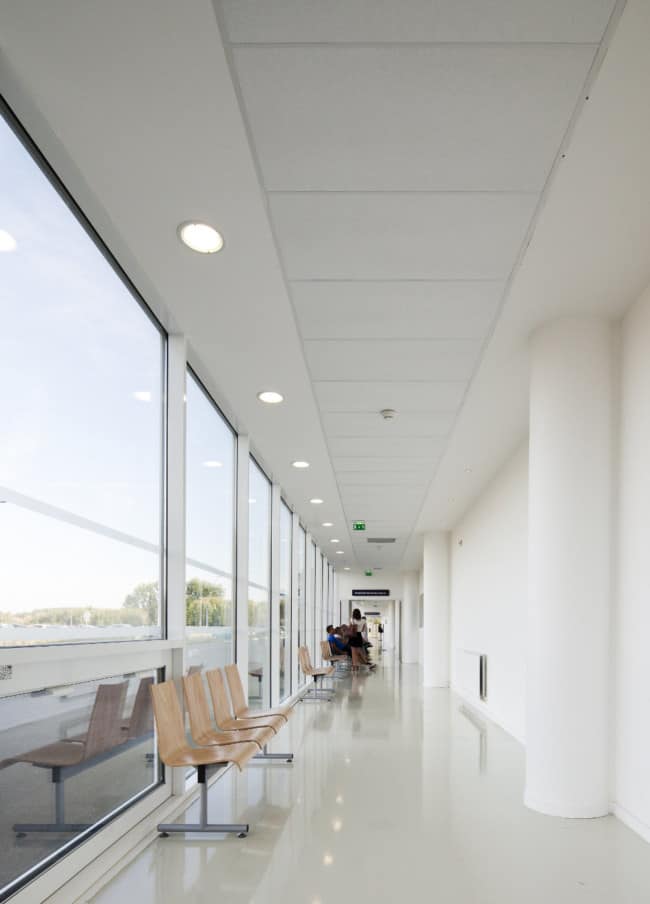A Private hospital in Villeneuve d’Ascq by Pargade Architectes