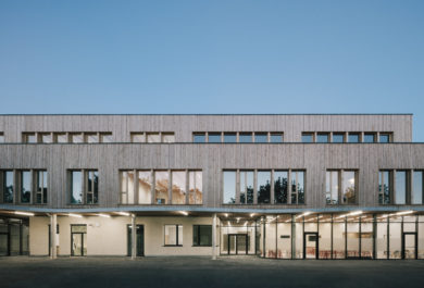Simone de Beauvoir School – Wooden school