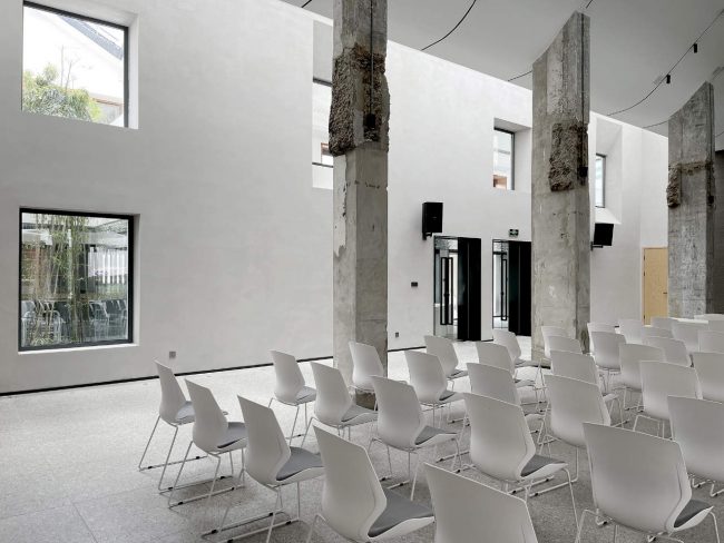 Multifunctional Conference Room